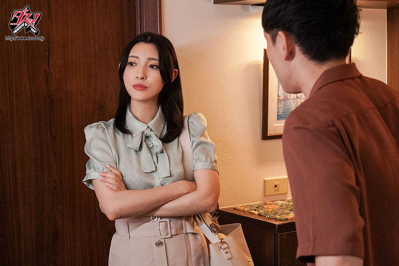 【中出し】 知人デリヘル。本番ナシのデリヘル呼んだら、高圧的な社長がや...