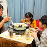 【中出し】 「いつもより濡れちゃった…」こたつ内NTR！親友の前で親友の彼女とこたつの中でバレないようにこっそり濃厚セックス！ 『高画質』