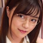 【中出し】 すぐそばに彼女がいるのに美乳を密着させて誘惑してくる 文系妹はささやき淫語痴女 奏音かのん 『高画質』