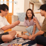 【中出し】 リビング・ラブ 兄貴のすぐ傍で義姉とこっそりイチャつくスリルな日常SEX。 向井藍 『高画質』