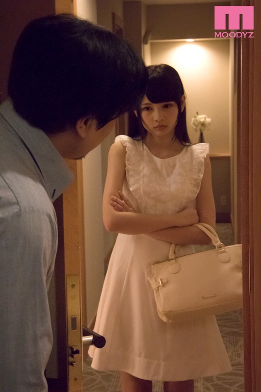 【中出し】 本番無しのホテヘル嬢を呼んだら、生意気だった友達の妹とバッ...