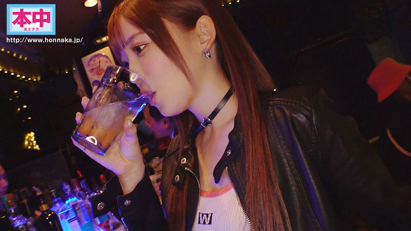 【中出し】 飲み屋でいきなり逆ナンしてきたくせに、弄って焦らして寸止め...