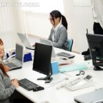 【中出し】 職場の隅にいる地味な人妻と、僕はゴム無し不倫をしている―。 水戸かな 『高画質』