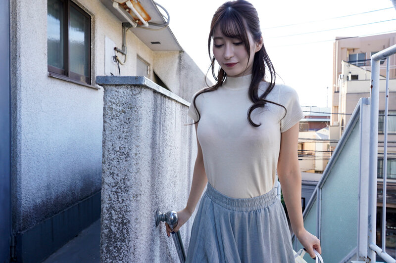 【中出し】 下の階に引っ越してきた人妻が巨乳すぎる！押しの弱さに付け込...