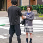 【中出し】 素人参加バラエティ 街行く女子〇生限定！‘π1cm10万円’の極太ディルドチャレンジ！「こんなぶっといの入らないよぉ…照」とまたがった黒人よりデカいディルドに敏感な膣口をメリメリ開口され発情腰ふりが止まらない！未体験のデカチンで子宮口を刺激された性欲娘は… 『高画質』