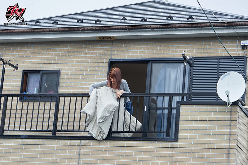 【中出し】 旦那が居ない隙を狙い自宅に間男を招き ぎちぎち性欲をアヘ顔...