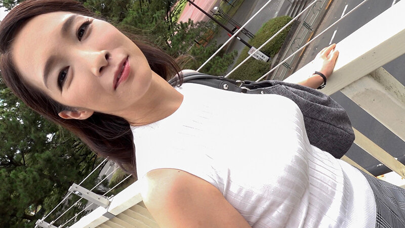 【中出し】 【個人】43歳Gカップ 保健の先生 卑猥すぎる身体を玩具の...