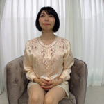 【中出し】 AVの撮影に膣奥を貫かれ涙を流してヨガリ乱れるシートヘアー六十路熟女の性欲旺盛セックス！ 『高画質』