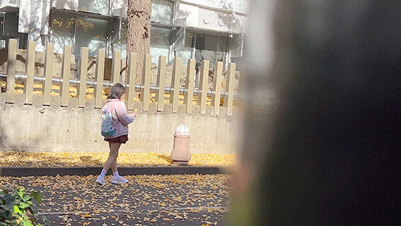 【中出し】 つきまとい07 褐色の肌に口をぽかんと開けてふらふら歩きな...