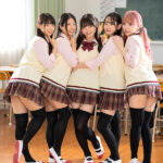 【中出し】 ニーハイ×ミニスカ=絶対領域パンチラ！学校は99％女子しかいない！だから女子は皆、無防備で毎日絶対領域パンチラ天国です！陰キャなボクでも… 『高画質』