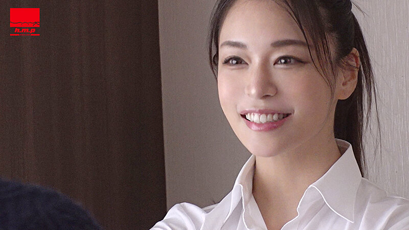 【中出し】 バイト先で知り合った年上の彼女。大人の雰囲気とは真逆なデレ...