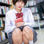 【中出し】 偶然か？必然か？図書館で奇跡のラッキーパンチラに遭遇！無防備にパンチラしていたのでこっそり見ていたら、案の定バレてしまいヤバい！と思ったら… 『高画質』