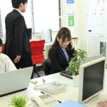 【中出し】 おチンチン舐めてあげるから恋人のフリしてっ！早く結婚しろとうるさい両親を安心させるために超カワイイ同期女子の一日彼氏になったボク 佐藤しお 『高画質』