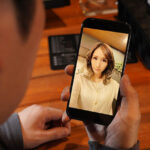 【中出し】 「エッチなおばさんでごめんなさい」 マッチングアプリで見つけたヤリモク人妻は昔から憧れていた親友の母親…我を忘れ中出し不倫密会に溺れたボクたち。 JULIA 『高画質』