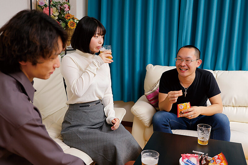 【中出し】 絶倫巨乳妻を持て余した俺は、デカチンの親友に寝取ってもらっ...