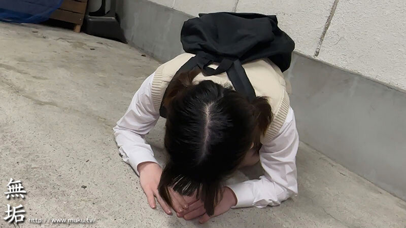 【中出し】 悪徳チケット転売ヤ―に騙され種付けされた無垢な田舎少女 被...