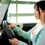 【中出し】 子供の送り迎えに買い出しに多忙な軽ワゴン妻Aさんは同じパート先の大学生と連日カーセク不倫に溺れている（町田市在住39歳/ニ児の母/千円カットで散髪/趣味は100円ショップで爆買い）膣内に中出しザーメン宿したまましれっと帰宅、母に戻る 藤咲紫 『高画質』