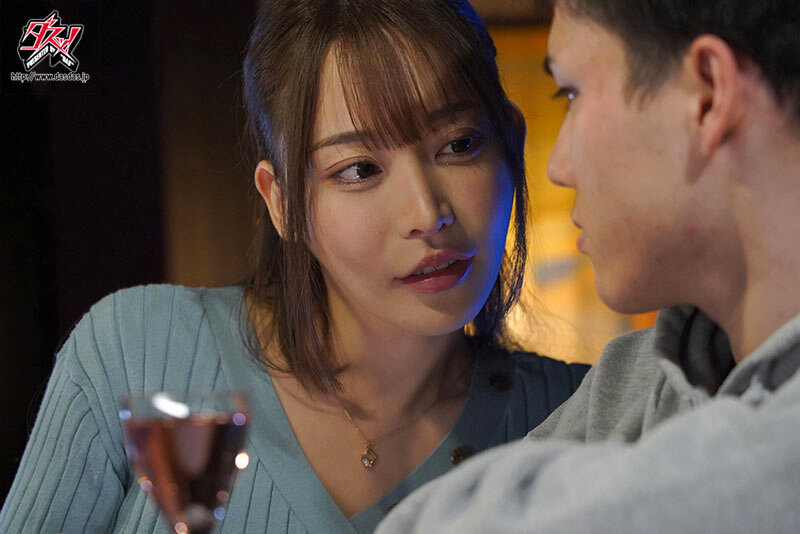 【中出し】 「もう全部夢だから」酔った勢いで浮気セックスしたバイト先の...