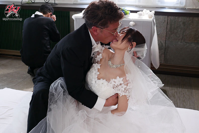 【中出し】 俺の命より大切な最愛の妹が腐れ中年オヤジと望まない結婚を強...