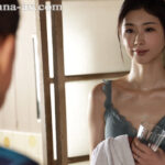 【中出し】 汗ほとばしる人妻の圧倒的な腰振りで、僕は一度も腰を動かさずに中出ししてしまった。 小松杏 『FANZA』