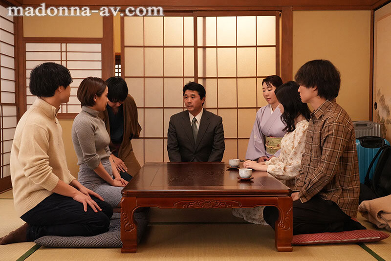 【中出し】 旅先Wブッキング人妻交換～予約していたはずの旅館がひと部屋...