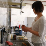 【中出し】 夕飯は冷蔵庫にカレー入ってるから適当にチンして食べてね…それじゃあお母さんセックスしてくるね。 玉城夏帆 『FANZA』