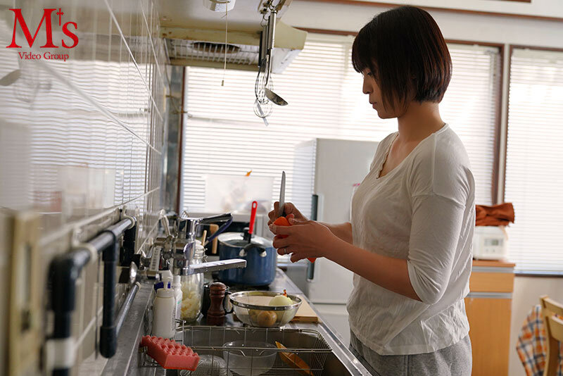【中出し】 夕飯は冷蔵庫にカレー入ってるから適当にチンして食べてね…そ...
