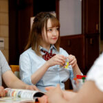 【中出し】 『そんなにグリグリしないで…声出ちゃうよ！』超カワイイ巨乳妹がロングスカートの中で即生ハメ要求！ 愛宝すず 『FANZA』