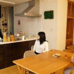 【中出し】 互いに素性を知った美魔女ママ友と箱ヘルで出逢い、裏引き不倫。 七瀬アリス 『FANZA』