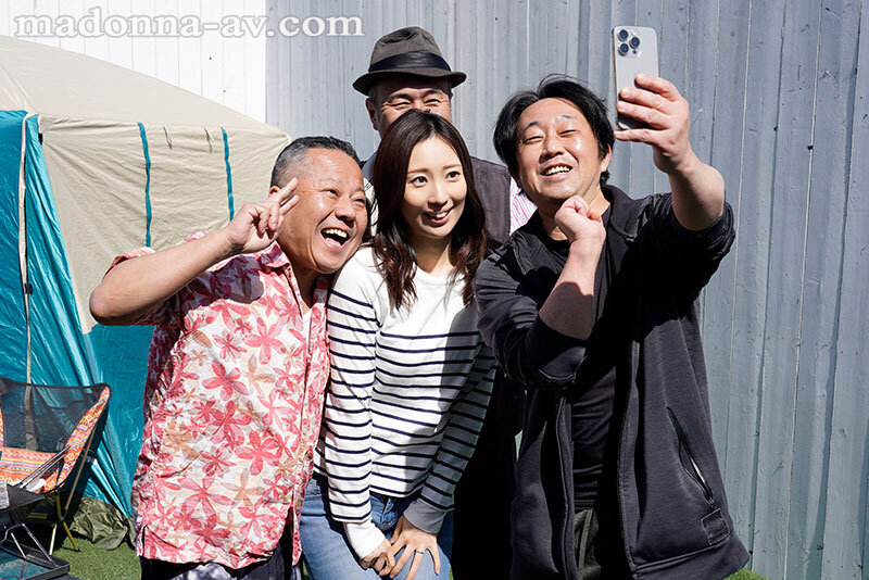 【中出し】 町内キャンプNTR テント内で何度も中出しされた妻の衝撃的...