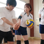 【中出し】 去年まで女子校だったバレー部に入部したら…男はボク一人！？ ハードな練習と責任で欲求不満なキャプテン2人に教育と称したW密着汗だくBODYプレスで精子ぶっこ抜かれた思い出の日々 瀬田一花 天月あず 『FANZA』