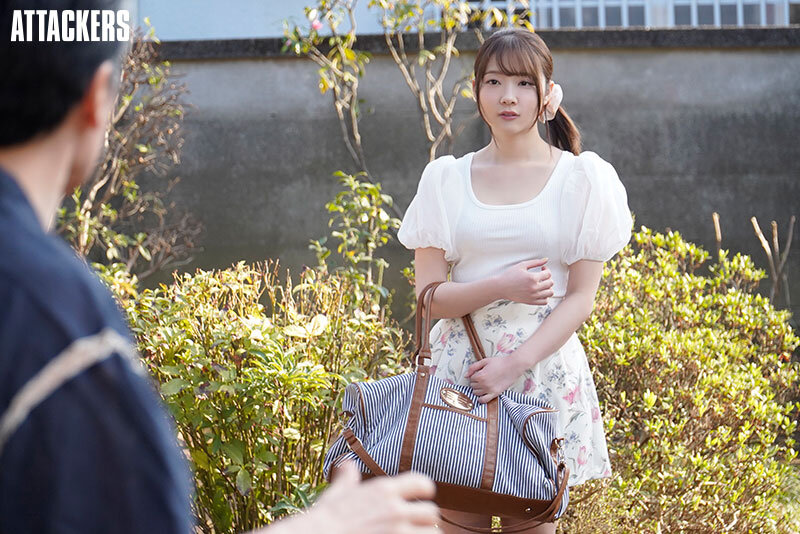 【中出し】 「オジサン、ただいま」処女を奪ったエマちゃんが10年ぶりに...