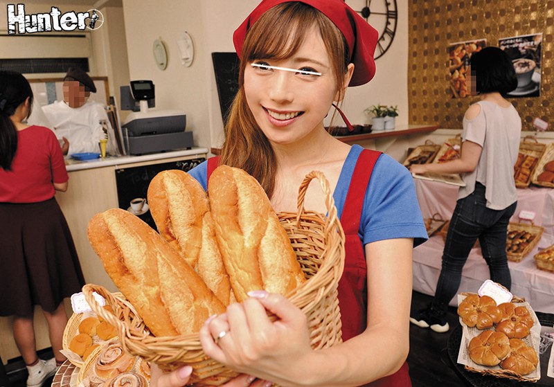 【中出し】 その突き出したデカ尻のパンティラインはわざと！？ボクのバイ...