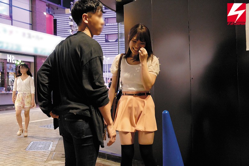 【中出し】 「イグぅぅううう！！」 街角のシロウト娘達がナンパされホイ...