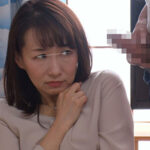 【中出し】 「おばさんで興奮しないで…」女を忘れた保険のおばさんが1人暮らし男子と密室で2人っきり自分で発情した勃起チ〇ポで迫られたらご無沙汰エロ展開に内心うれしくて赤面照れつつヤラせてくれた。 『FANZA』