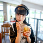 【中出し】 彼氏へのあてつけで浮気しにきた欲求不満学生。玩具も騎乗位もハジメテのぬるいSEXしかしたことのない無垢な美少女の極狭マ○コの膣奥まで貫く激エグピストンで昇天！中出しOKの言質とって寝取り種付け！ 『FANZA』