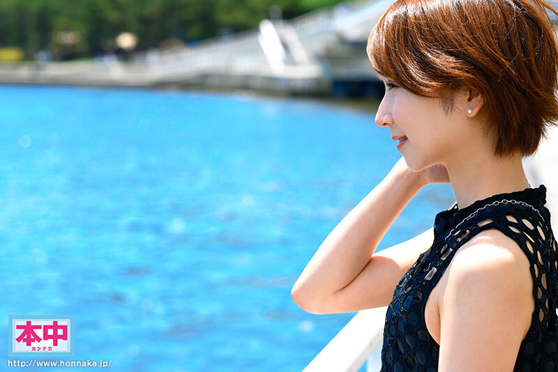 【中出し】 ちょっとした夫へのあてつけAVデビュー。旦那が20歳の女子...