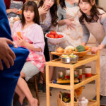 【中出し】 若妻だらけの料理教室に参加したら男はボク1人でハーレム状態！実習そっちのけで超欲求不満の若妻たちにボクのデカチンが料理されまくり！旦那の… 『FANZA』