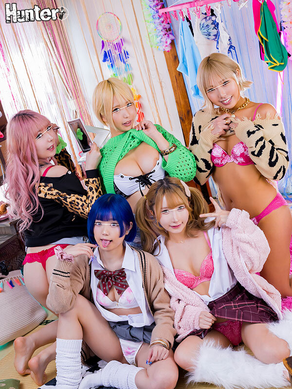 【中出し】 突然出来た5人の義娘が全員ギャルの大家族！！朝から晩まで誘...