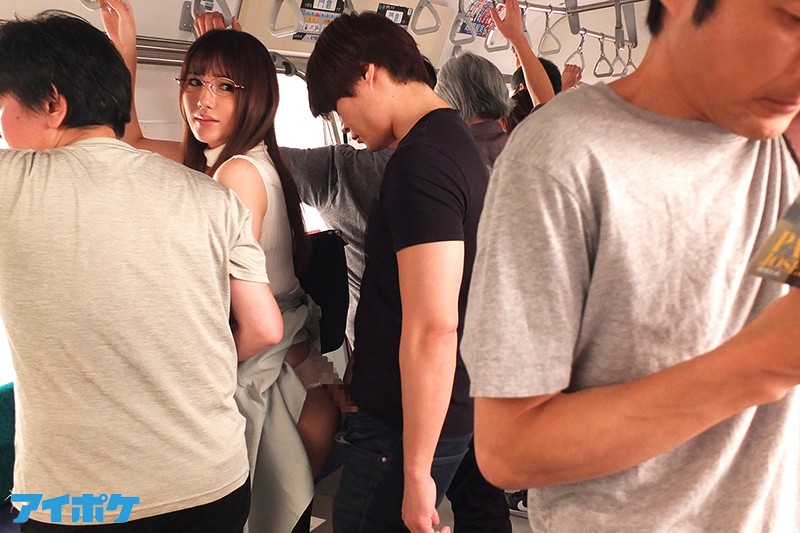 【中出し】 毎朝、電車で見かける憧れのお姉さんが痴●されてるのに何もで...