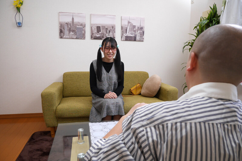 【中出し】 地味で不気味な笑い声のメガネ女子○生 大量潮吹きと共に理性...