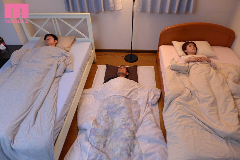 【中出し】 布団内NTR ボクの隣の布団で妹が後輩にイチャラブ中出しさ...