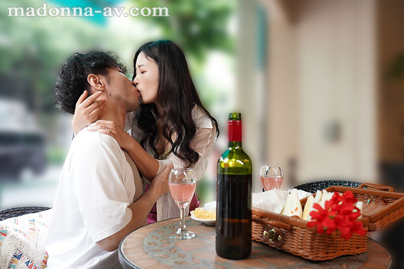 【中出し】 「私たち、カップルに見えるかな？」 息子と肉体関係をもって...