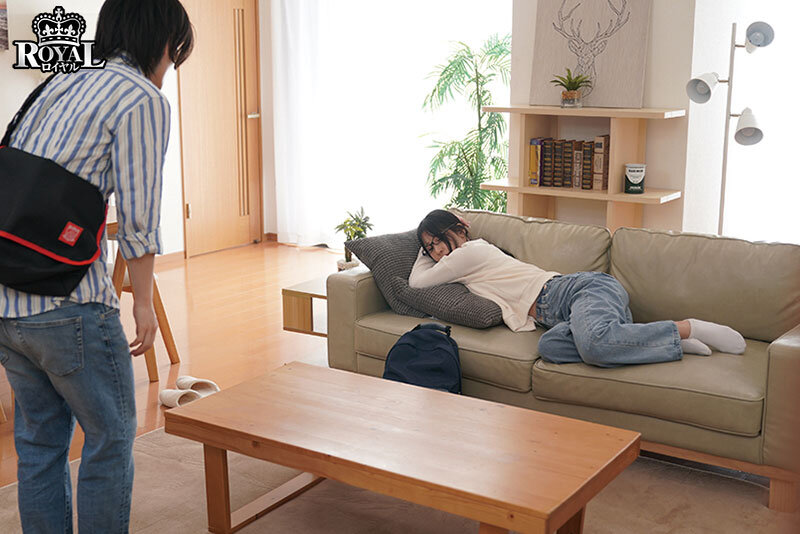 【中出し】 僕の姉は地味で控えめですが、眼鏡を外すと、絶世の美女で我慢...