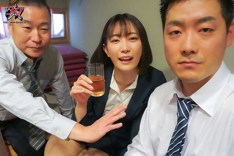 【中出し】 親父上司に無理矢理犯●れ、嫌がっていたはずなのに、彼よりも...