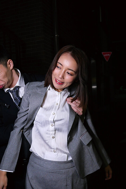 【中出し】 飲みすぎたフリしてデカチン部下を誘惑する淫乱女上司 美咲か...