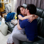 【中出し】 昔俺の事が好きだった地味な幼馴染が、色気漂う巨乳人妻に進化していたので、性欲が尽き果てるまで生ハメしまくった…。 羽月乃蒼 『FANZA』