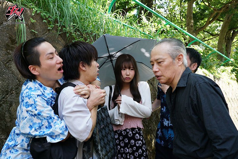 【中出し】 ヤクザに監禁され、キメセク乱交に堕ちていく華奢な彼女を信じ...