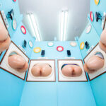 【中出し】 『壁尻展覧会』美術部の文化祭の特設コーナーは女子部員たち自らの生尻を展示する壁尻！見て触れて挿れて楽しめるスケベすぎる芸術作品の展覧会！ 『FANZA』