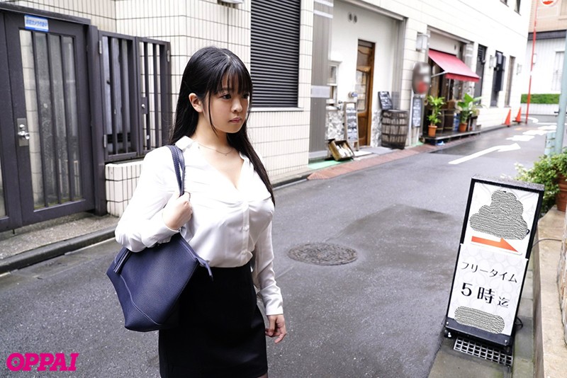 【中出し】 息子の担任教師と不貞なセフレ関係。都合のいい巨乳タダマンと...